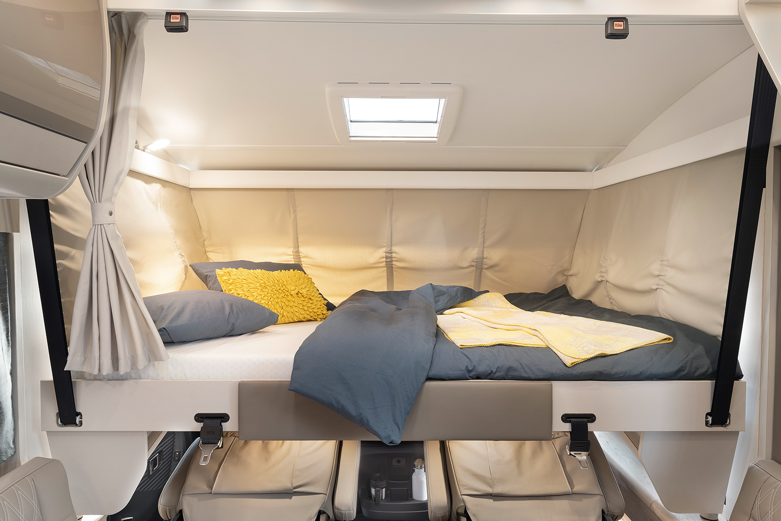 Dans le lit de pavillon de l’intégral, confort de sommeil garanti sur une surface de couchage de 200 x 150 cm – fonctionnement électrique de série
